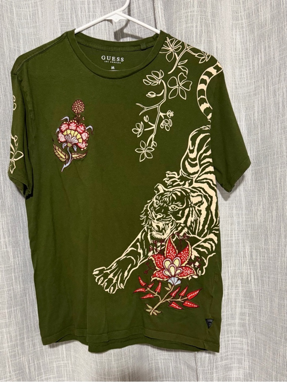 GUESS Olive Green Tiger Graphic Tee medium see note